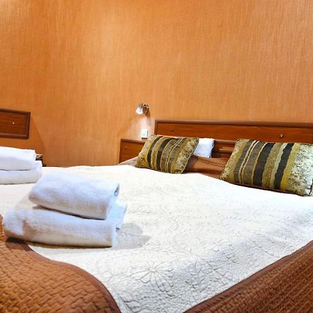 Hotel Pavo 第比利斯 外观 照片