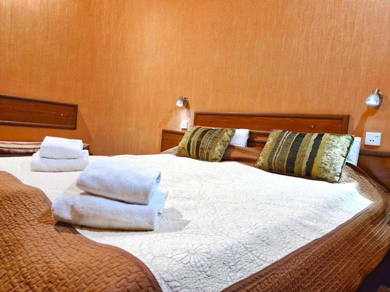 Hotel Pavo 第比利斯 外观 照片